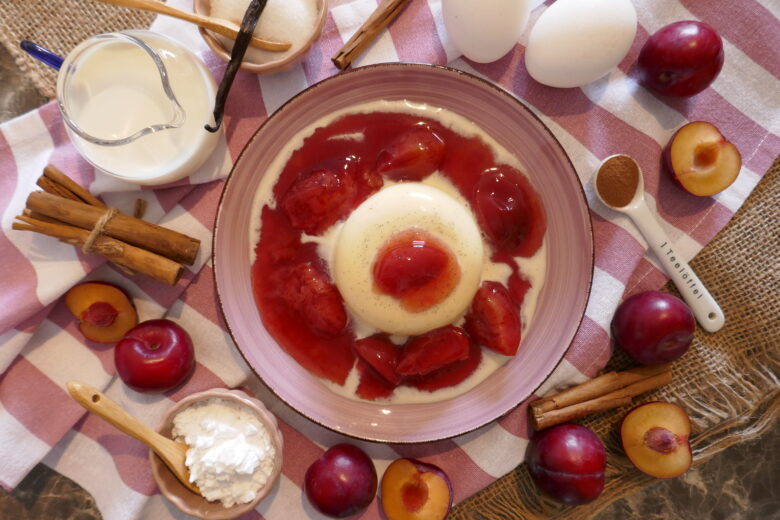 Bayerische Creme mit Pflaumenkompott