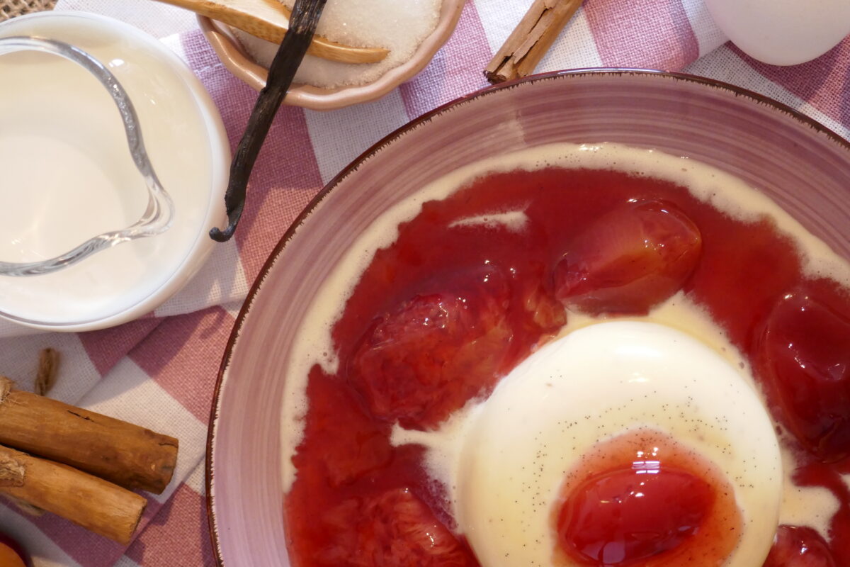 Bayerische Creme mit Pflaumenkompott