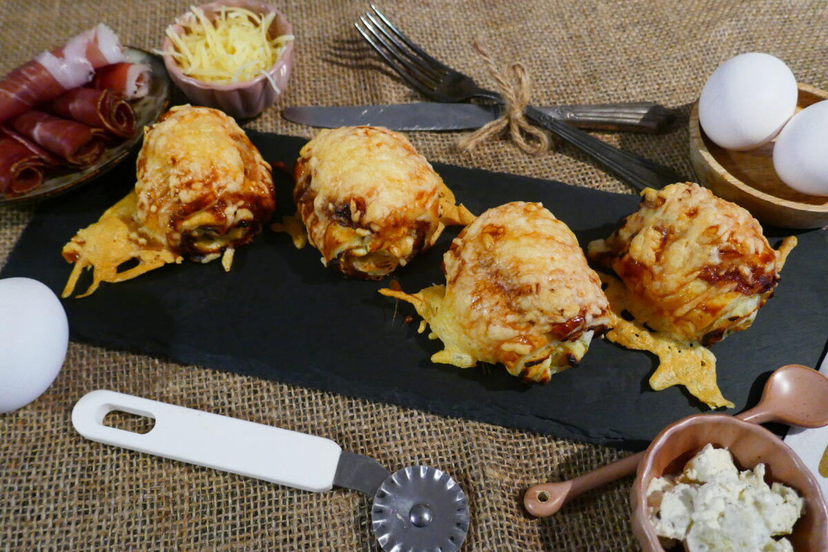 Blätterteigrollen mit Speck und Käse