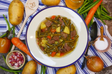 Herzhafter Bohneneintopf mit Rindfleisch