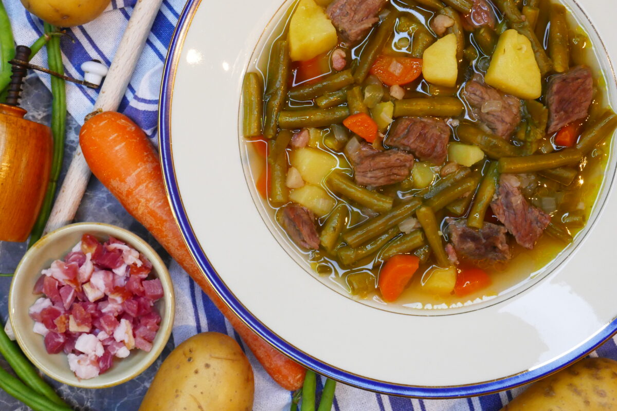 Herzhafter Bohneneintopf mit Rindfleisch