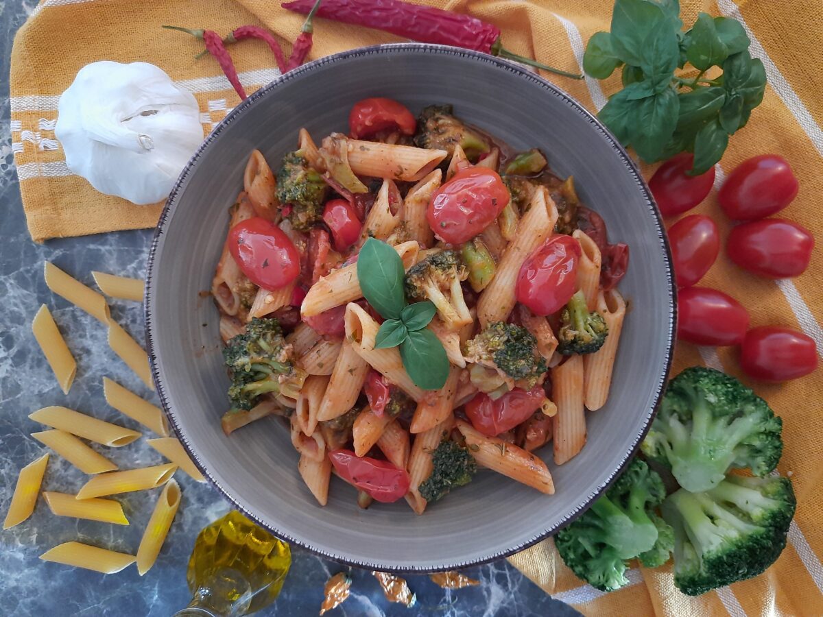 Pikante Brokkoli-Tomaten-Pasta