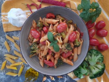 Pikante Brokkoli-Tomaten-Pasta