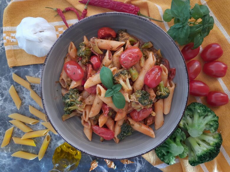 Pikante Brokkoli-Tomaten-Pasta