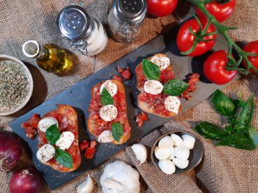Bruscetta mit Mozzarella