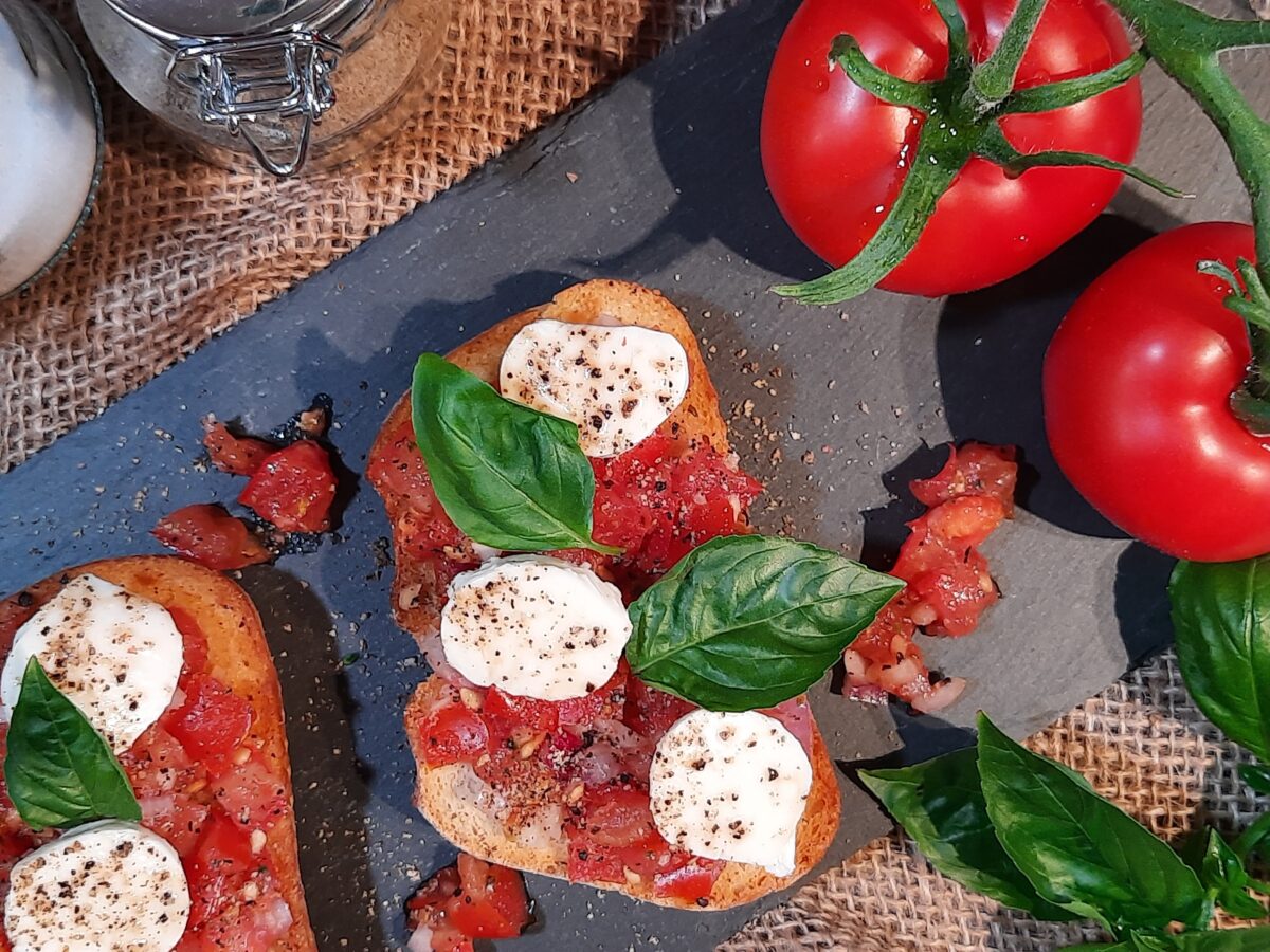 Bruscetta mit Mozzarella