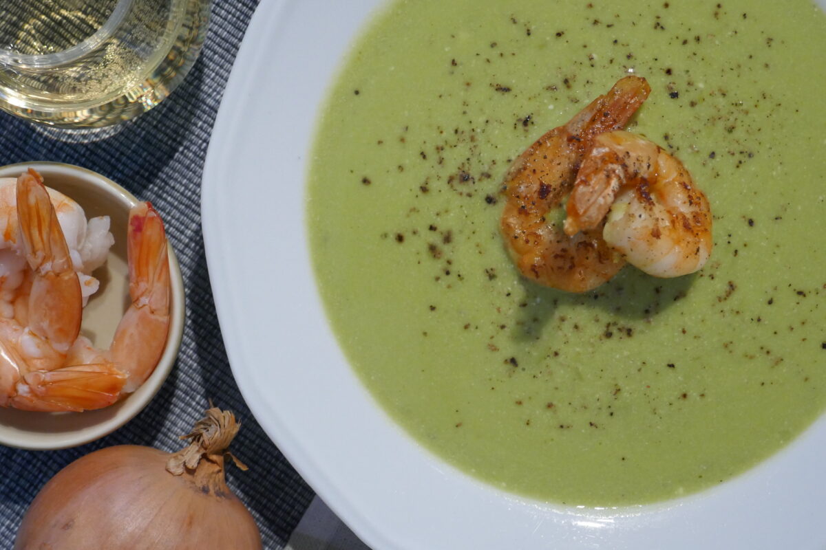 Erbsencreme-Suppe mit Riesengarnelen