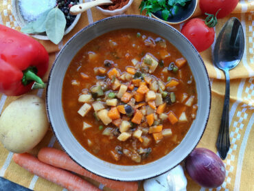 Mediterrane Gemüsesuppe