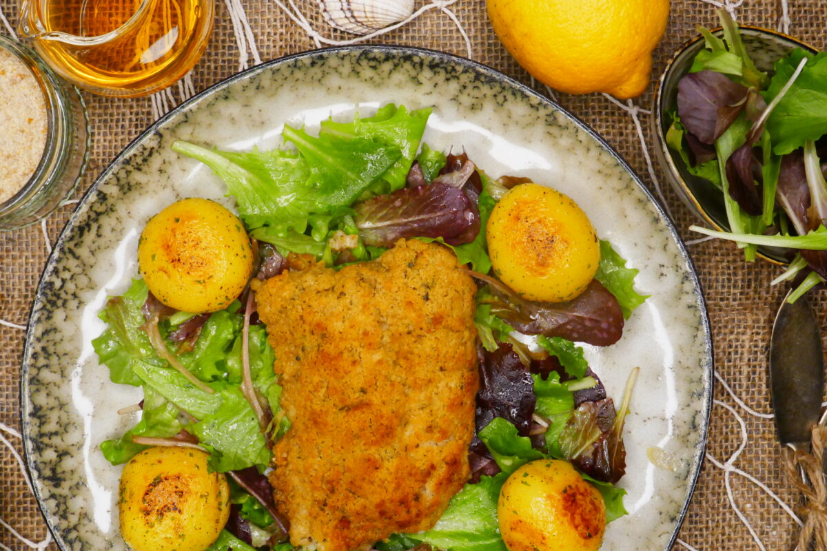 Kabeljaufilet Bordelaise auf Salatbett