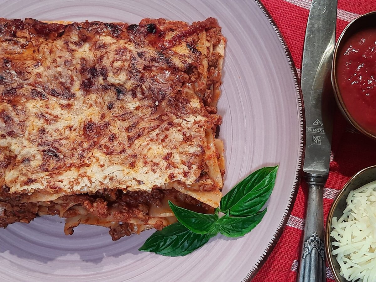 Pikante Lasagne Bolognese ohne Bechamel