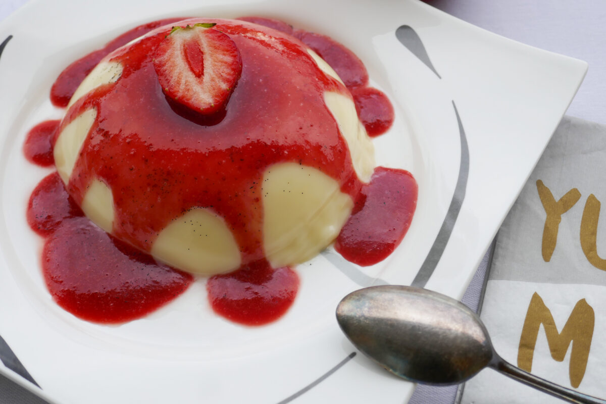 Panna cotta mit Erdbeersoße
