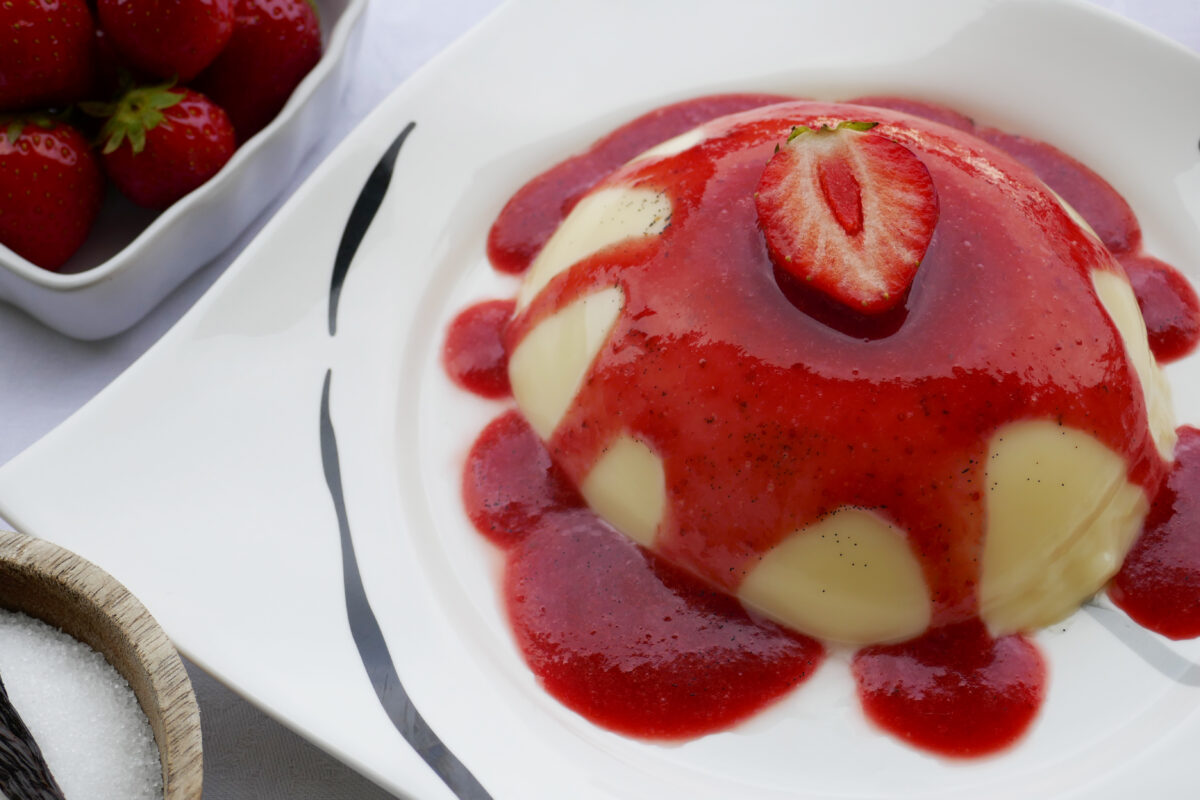 Panna cotta mit Erdbeersoße