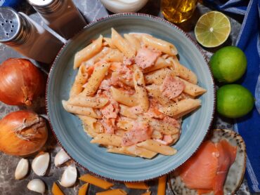 One-Pot Penne mit Räucherlachs