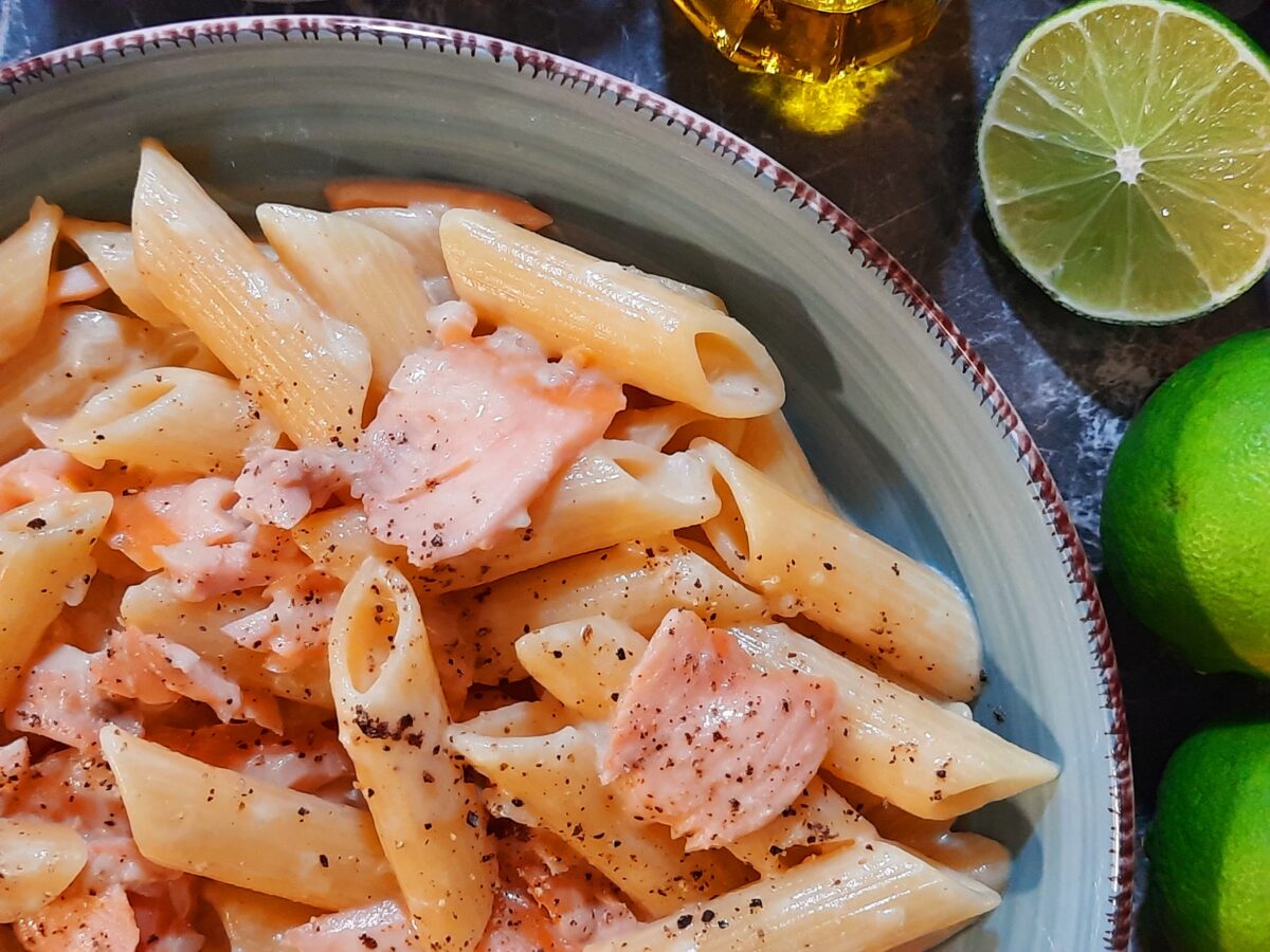 One-Pot Penne mit Räucherlachs