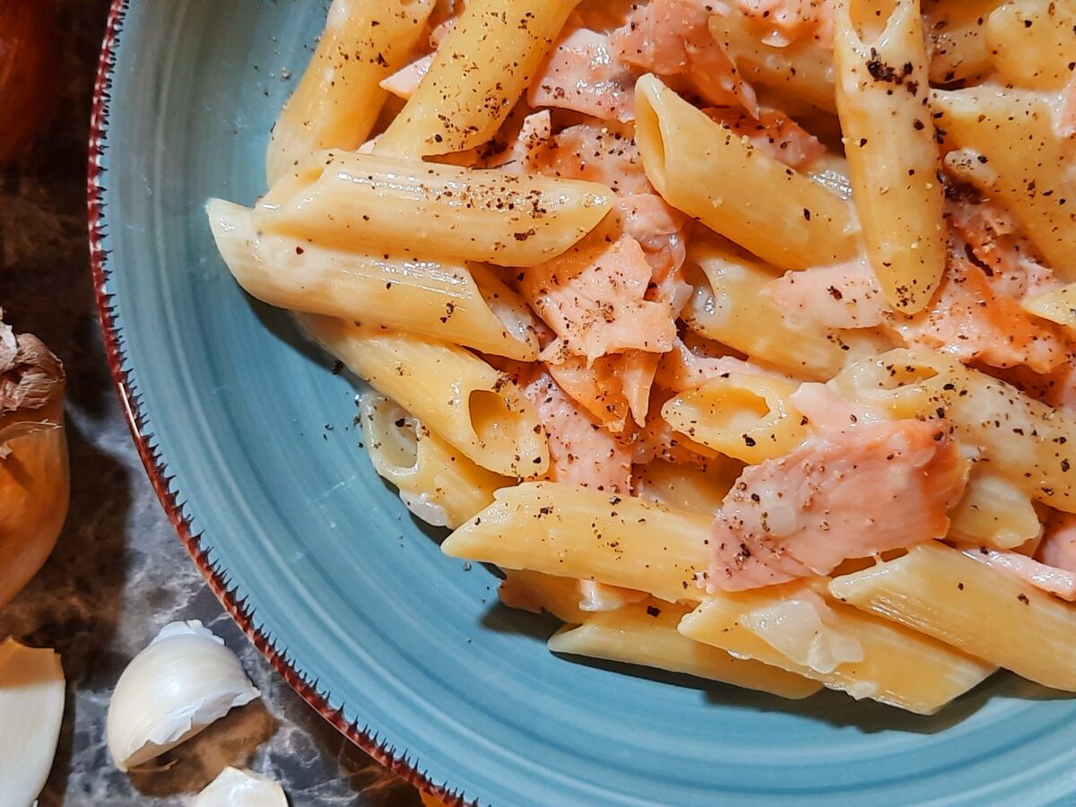 One-Pot Penne mit Räucherlachs