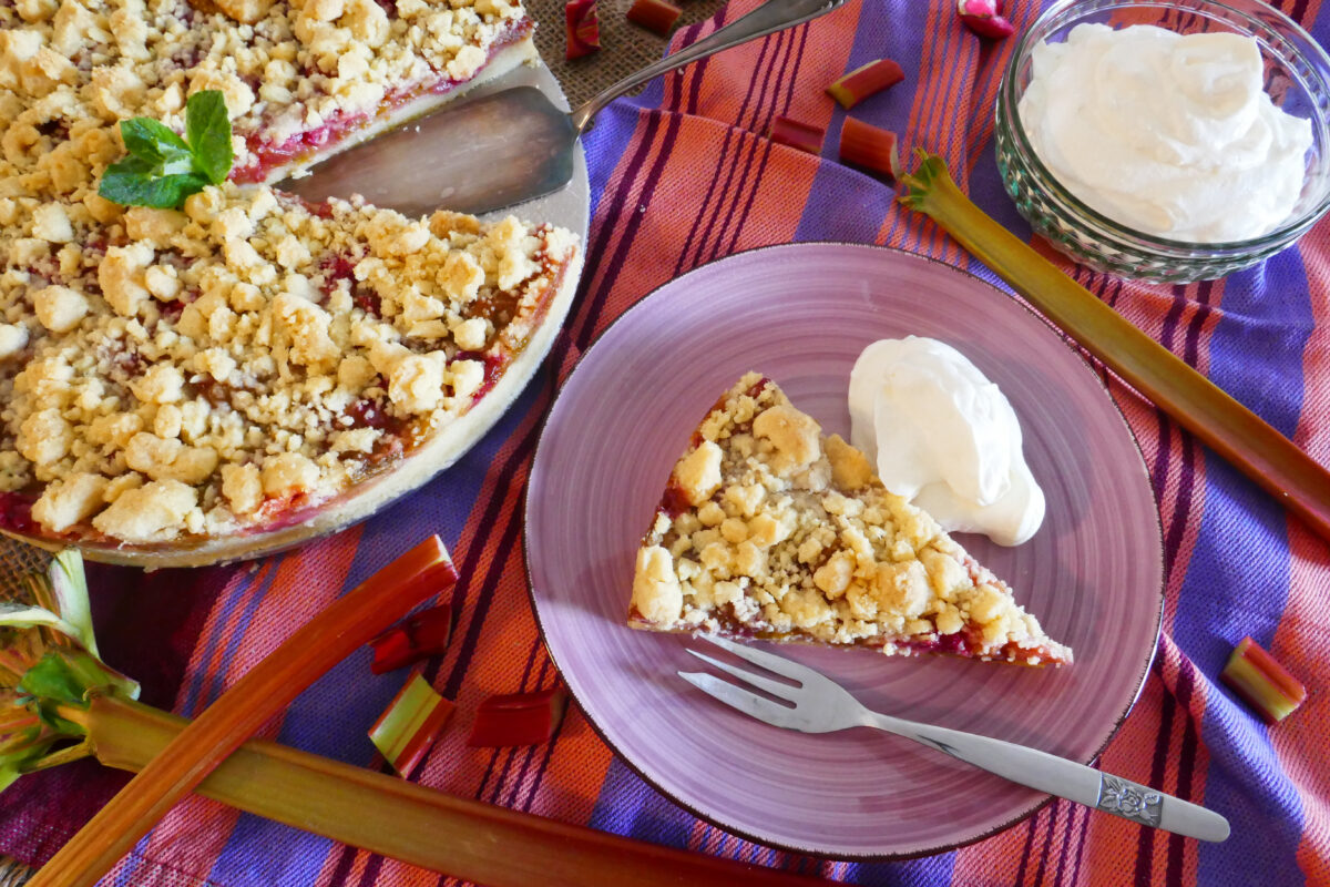 Rhabarberkuchen mit Streuseln