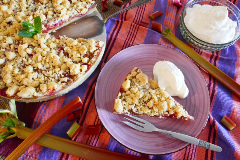 Rhabarberkuchen mit Streuseln