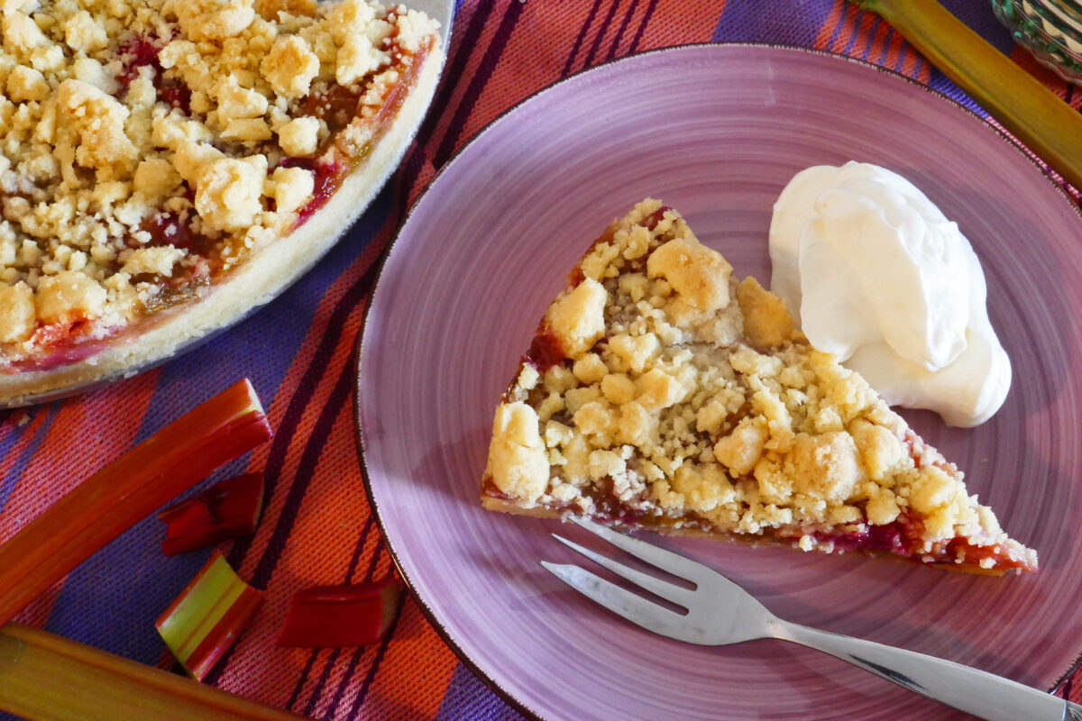 Rhabarberkuchen mit Streuseln