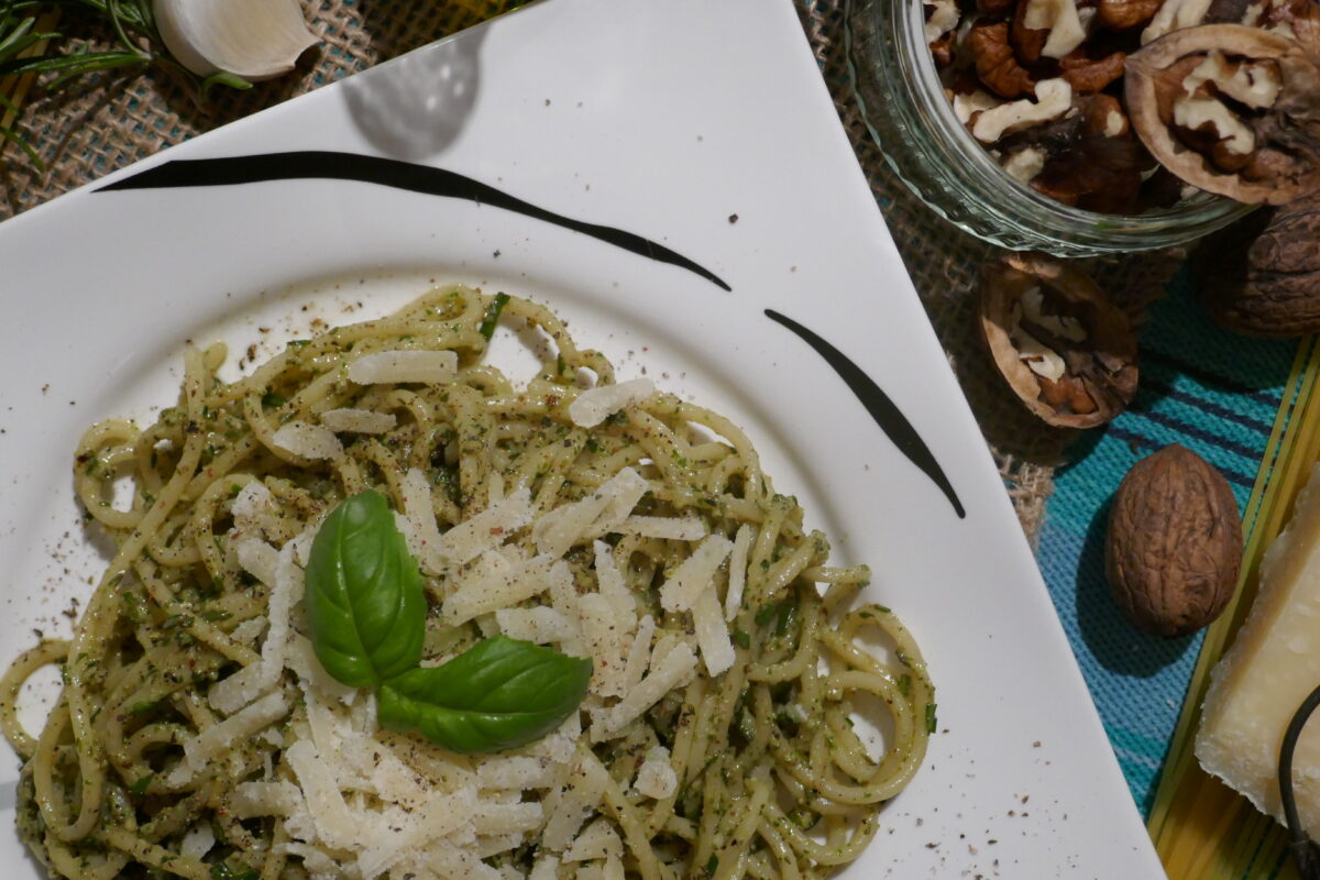 Spaghetti mit Rosmarin-Walnuss-Pesto