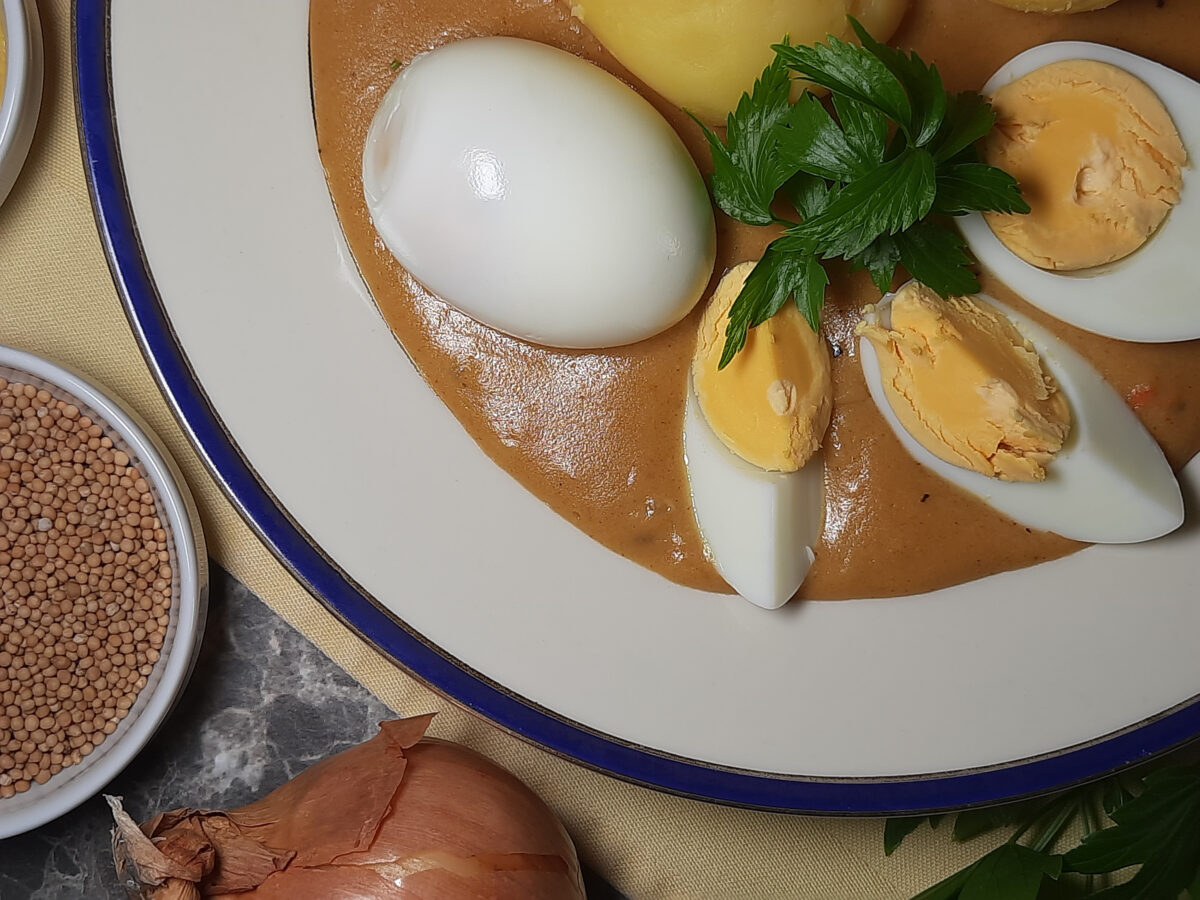 Eier in Senfsoße