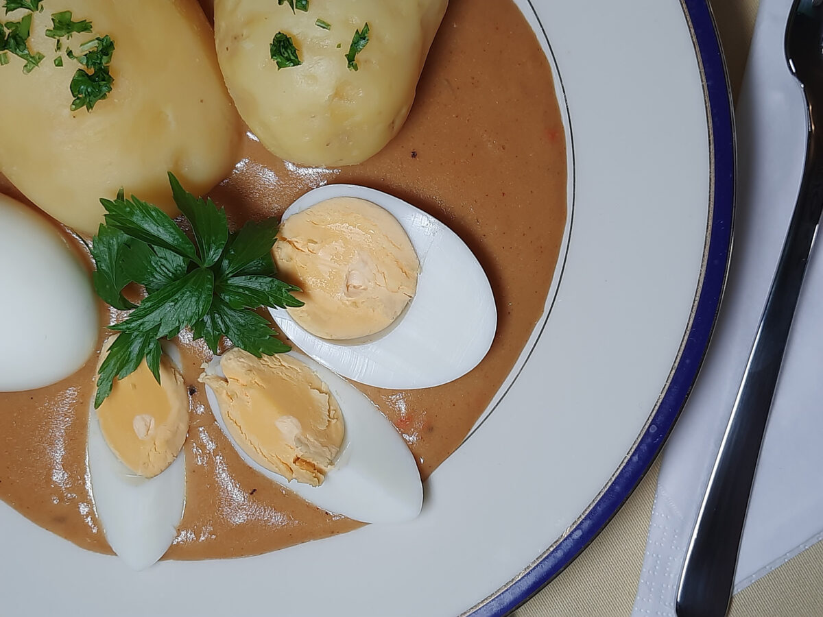 Eier in Senfsoße