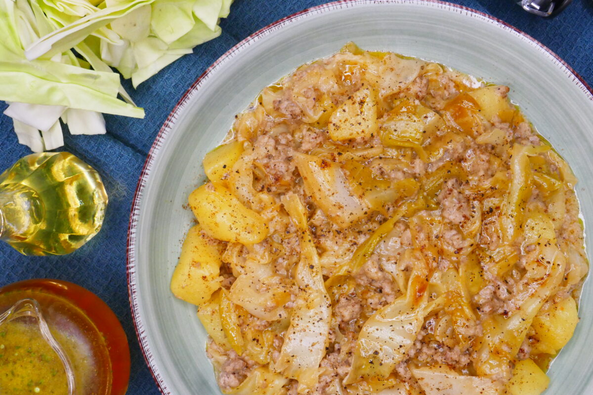 Spitzkohl-Kartoffelpfanne mit Hackfleisch