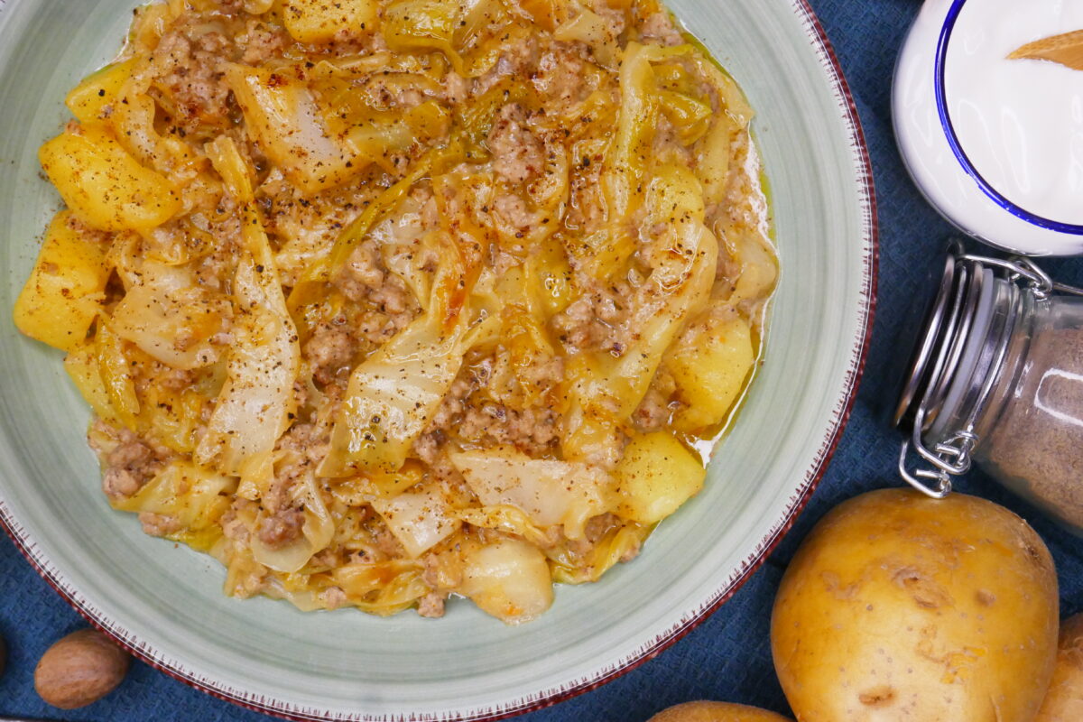 Spitzkohl-Kartoffelpfanne mit Hackfleisch