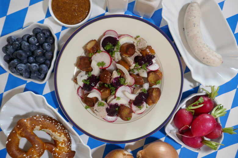 Weißwurstsalat mit Heidelbeersenf