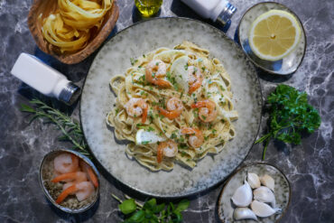 Tagliatelle mit Garnelen in Zitronen-Kräuter-Soße