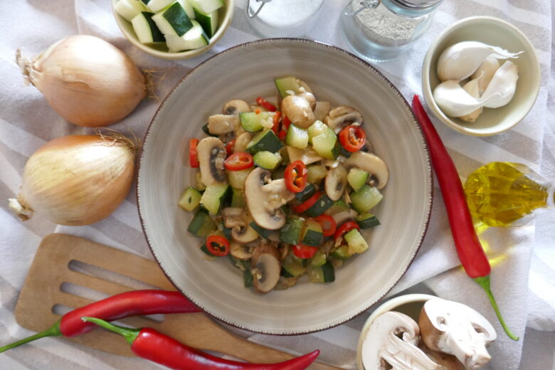 Zucchini-Champignon-Gemüse
