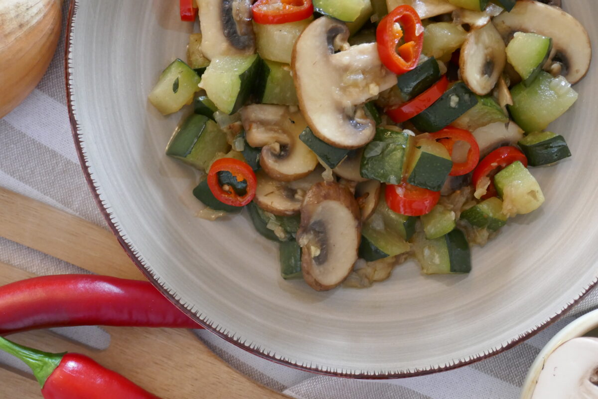 Zucchini-Champignon-Gemüse