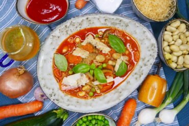Minestrone mit Reis und buntem Gemüse