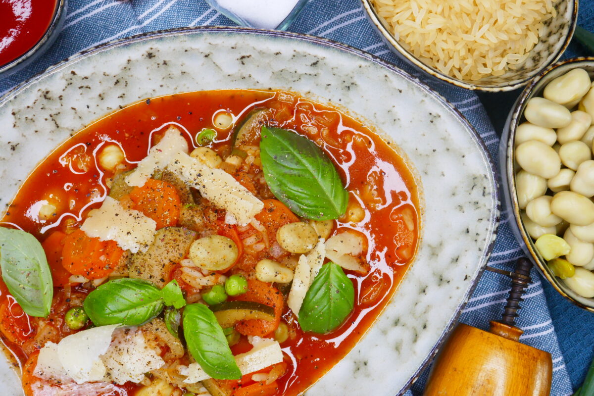 Minestrone mit Reis und buntem Gemüse