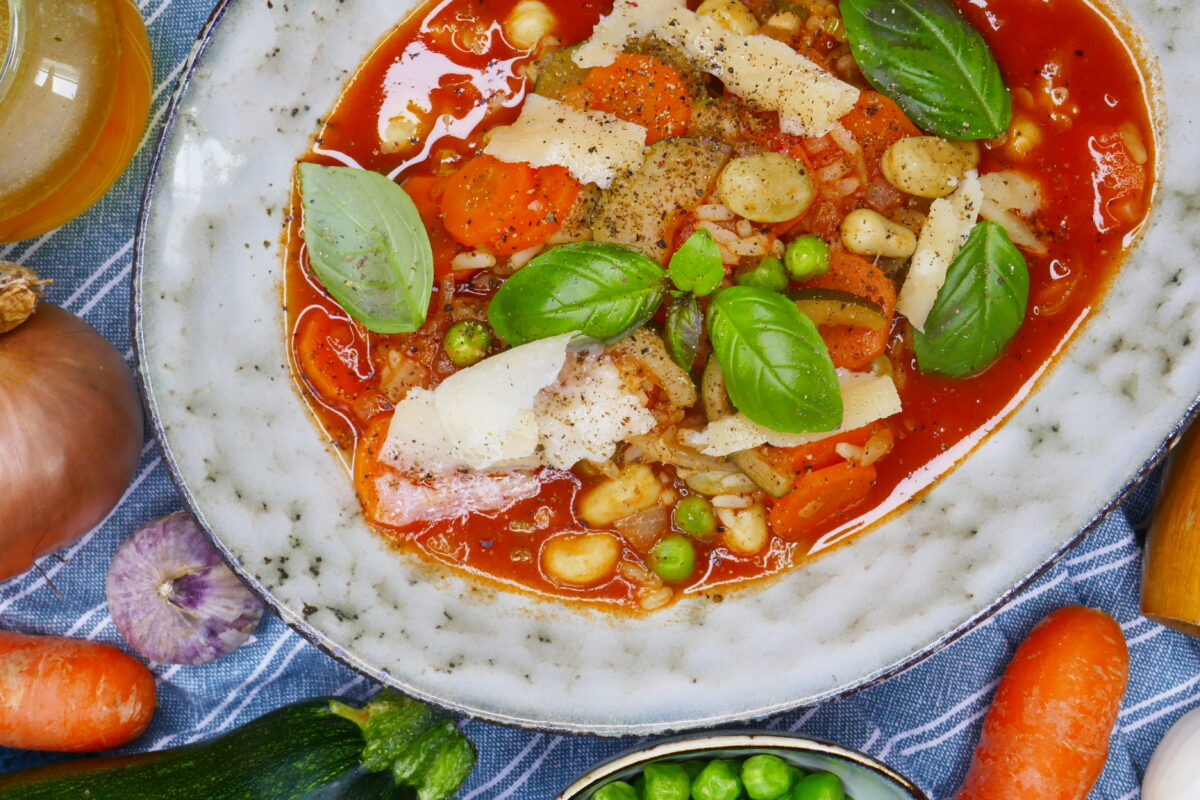 Minestrone mit Reis und buntem Gemüse