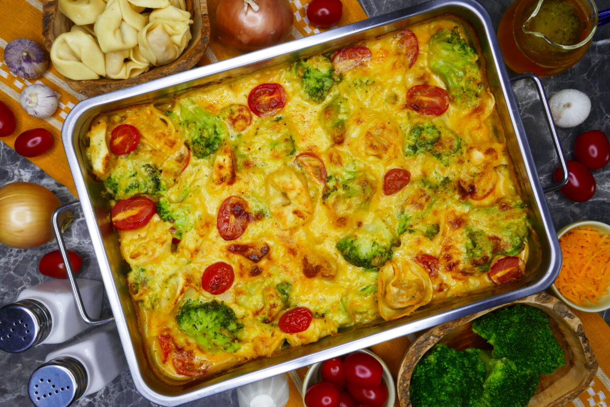 Tortelloni-Auflauf mit Brokkoli und Tomaten