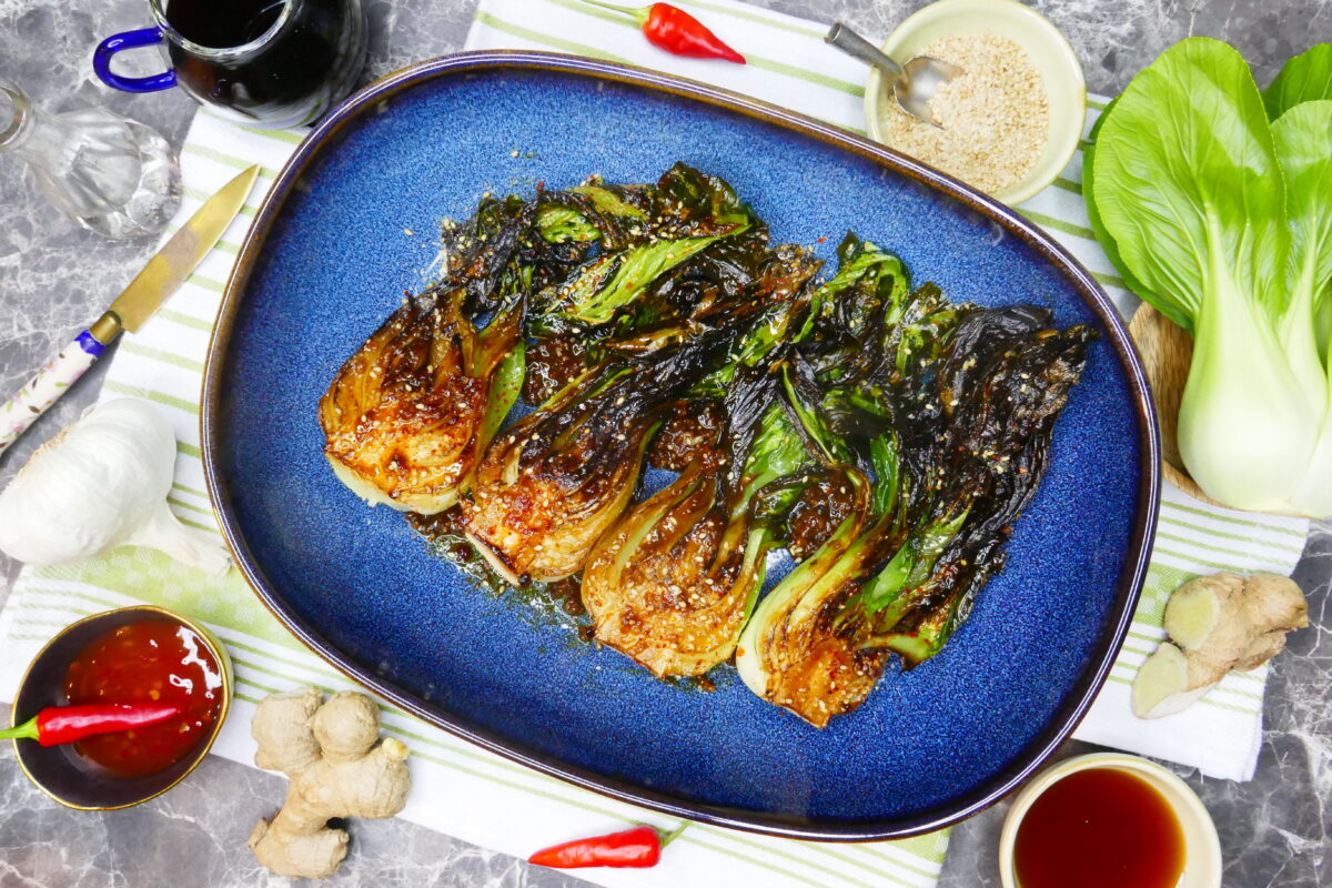 Gebratener Pak Choi in würziger Asiasoße
