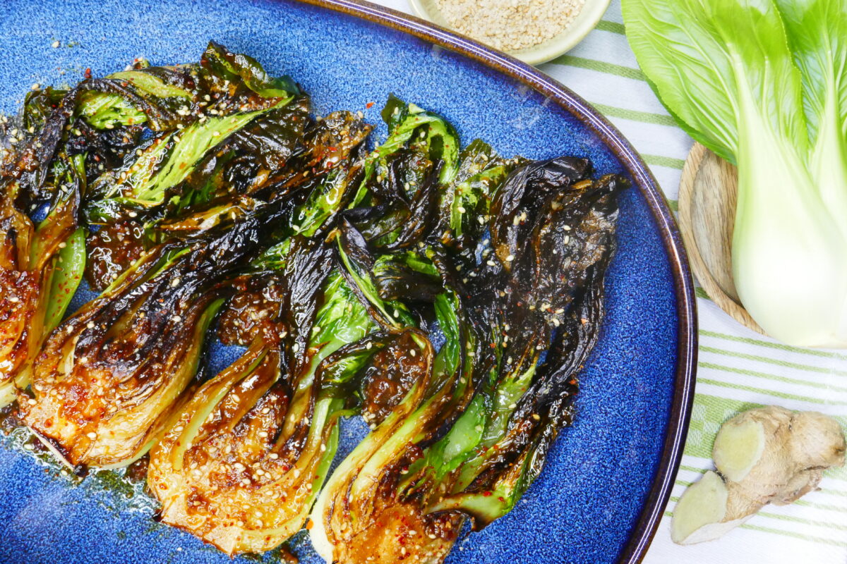Gebratener Pak Choi in würziger Asiasoße