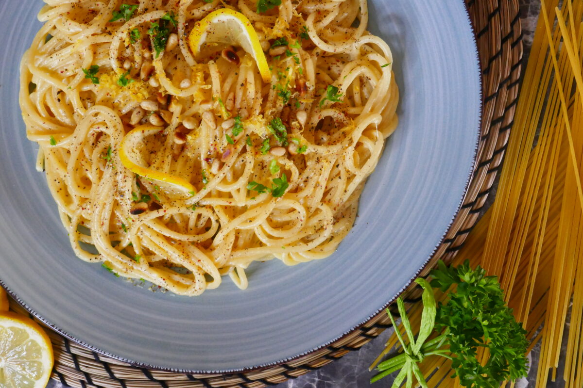 Spaghetti in cremiger Zitronensoße