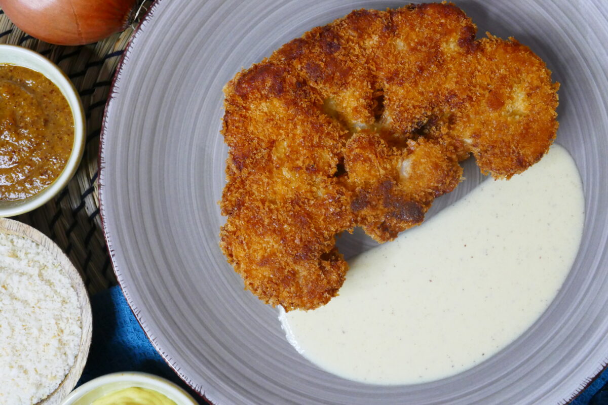 Knuspriges Blumenkohlsteak mit Zitronen-Senfsoße