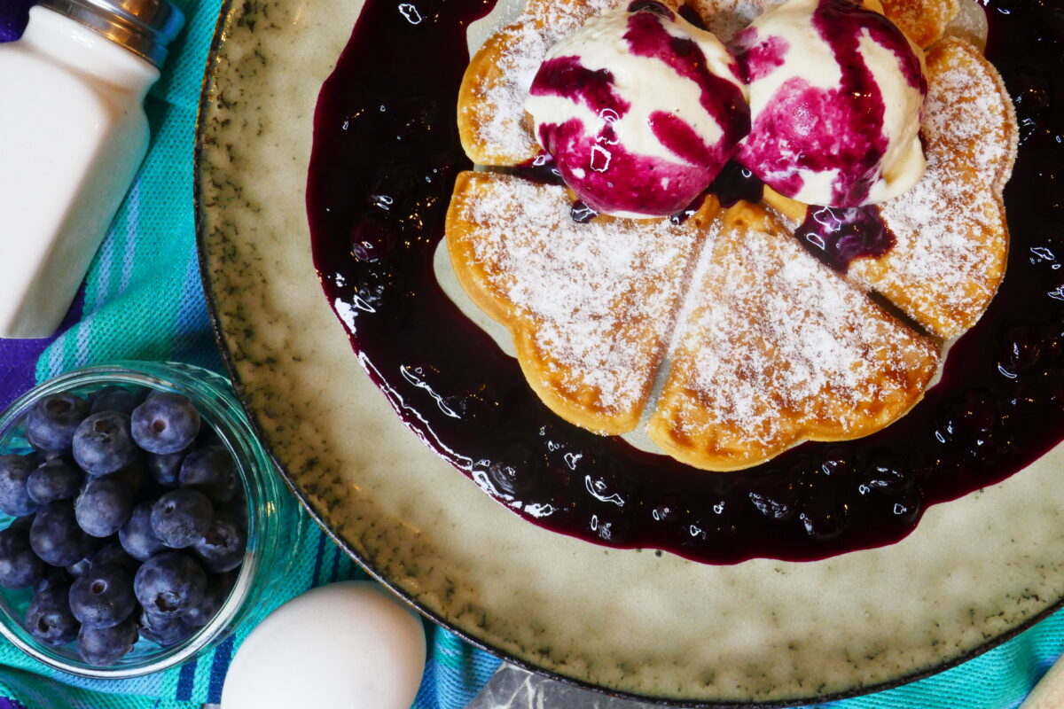 Waffeln mit Heidelbeerkompott
