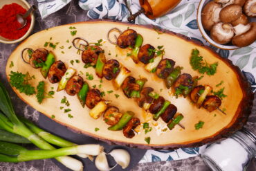 Champignon-Frühlingszwiebel-Spieße