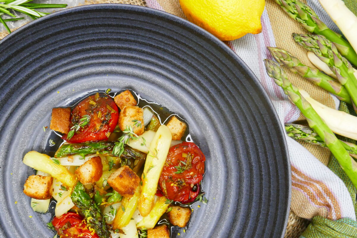Karamellisierter Spargel mit Ofentomaten