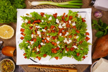 Lolo-Bianco-Salat mit Ofen-Süßkartoffeln und Feta