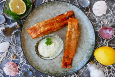 Marinierter Lachs mit Zitronen-Kräuter-Mayonnaise
