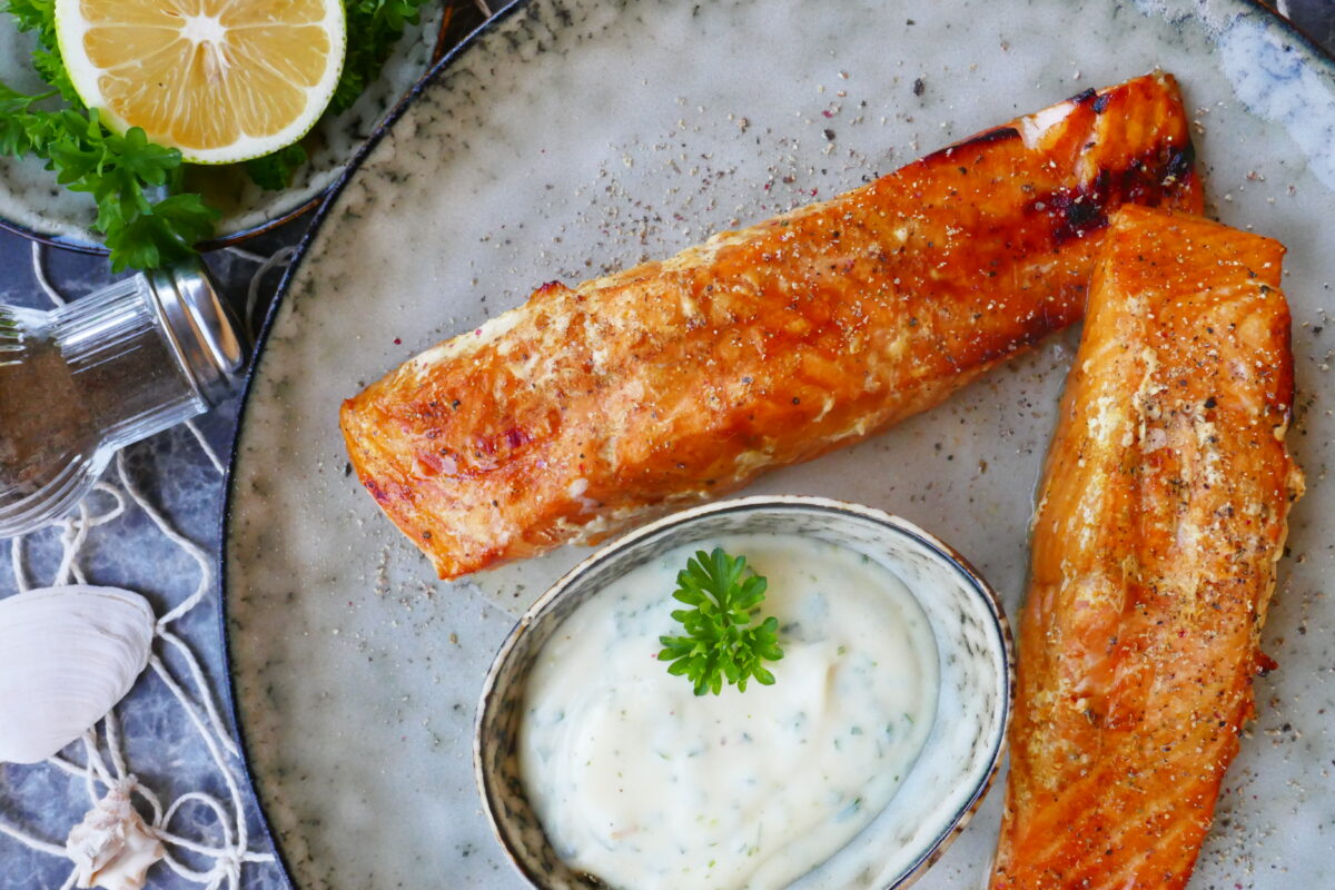 Marinierter Lachs mit Zitronen-Kräuter-Mayonnaise