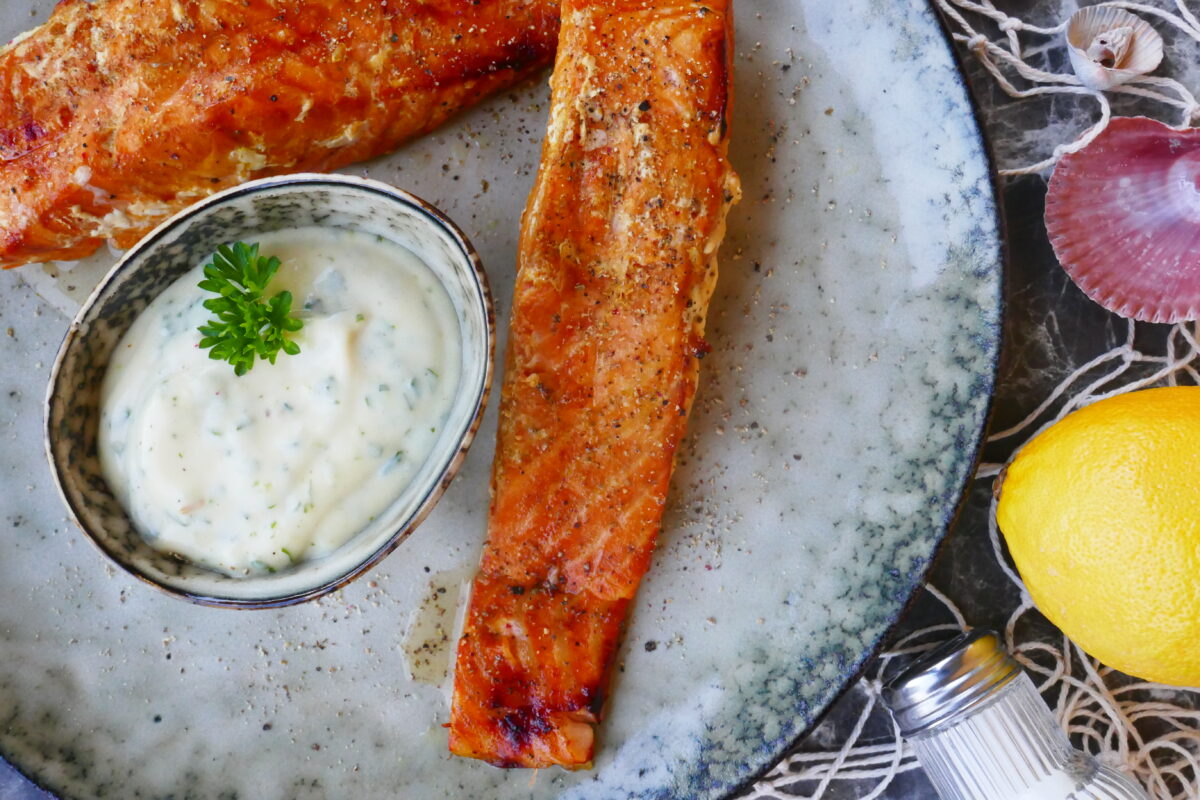 Marinierter Lachs mit Zitronen-Kräuter-Mayonnaise