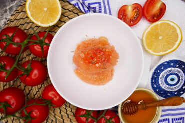 Mediterranes Tomatensorbet mit Thymianhonig